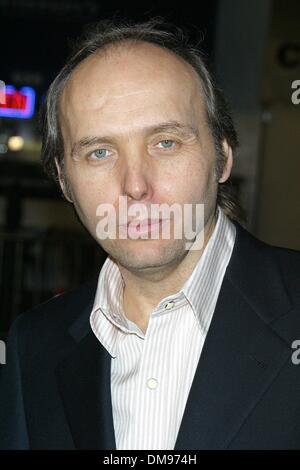 1. Januar 1980 - Kalifornien, USA - DWIGHT YOAKAM... K26614MR '' RING'' SPECIAL SCREENING. MANN BRUIN THEATER, WESTWOOD, CA.OCT. 09 2002. MILAN RYBA / 2002. (Kredit-Bild: © Globe Photos/ZUMAPRESS.com) Stockfoto