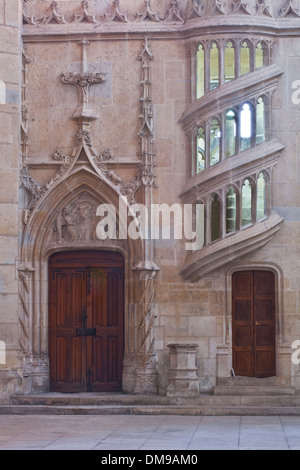 Das Innere der Cathedrale Saint-Cyr-et-Sainte-Julitte de Nevers. Stockfoto