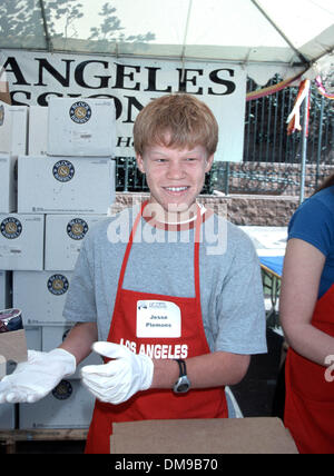 24. August 2002 - Hollywood, CA, USA - K25918MR - La MISSION PARTY für Kinder von SKID ROW. LOS ANGELES-MISSION, LOS ANGELES 24.08.02. MILAN RYBA / 2002.JESSE PLEMONS (Kredit-Bild: © Globe Photos/ZUMAPRESS.com) Stockfoto