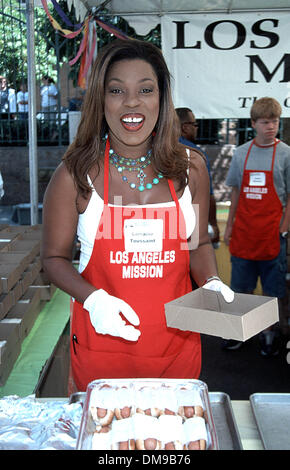 24. August 2002 - Hollywood, CA, USA - K25918MR - La MISSION PARTY für Kinder von SKID ROW. LOS ANGELES-MISSION, LOS ANGELES 24.08.02. MILAN RYBA / 2002.LORRAINE TOUSSAINT (Kredit-Bild: © Globe Photos/ZUMAPRESS.com) Stockfoto