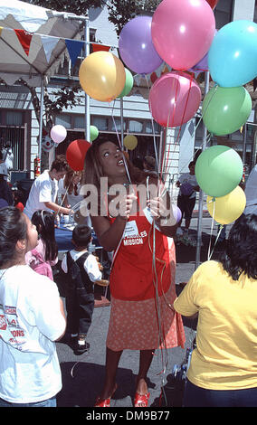 24. August 2002 - Hollywood, CA, USA - K25918MR - La MISSION PARTY für Kinder von SKID ROW. LOS ANGELES-MISSION, LOS ANGELES 24.08.02. MILAN RYBA / 2002.LORRAINE TOUSSIANT (Kredit-Bild: © Globe Photos/ZUMAPRESS.com) Stockfoto