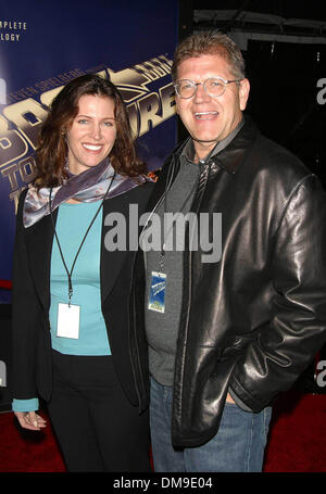 16. Dezember 2002 - Kalifornien, USA - K28069MR zurück in die Zukunft Trilogie DVD LAUNCH-PARTY. COURTHOUSE SQUARE, UNIVERSAL CITY, CA.12/16/02. MILAN RYBA / 2002.ROBERT ZEMECKIS (Regisseur) und Frau LESLIE (Kredit-Bild: © Globe Photos/ZUMAPRESS.com) Stockfoto