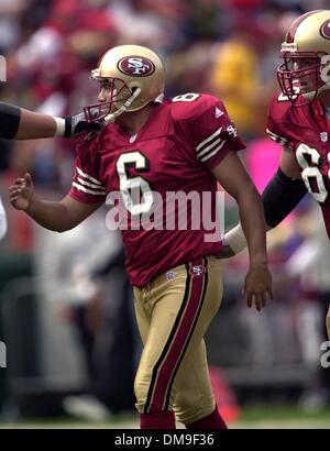 San Francisco 49ers Kicker Jose Cortez nach machen einem Field Goal in der ersten Hälfte des Spiels gegen die St. Louis Rams im 3Comm Park in San Francisco, CA., Sonntag, 23. September 2001. Die Rams schlagen die 49ers, 30-26. (Sacramento Bee/Jose M. Osorio)  Der Sacramento Bee/ZUMA Press Stockfoto