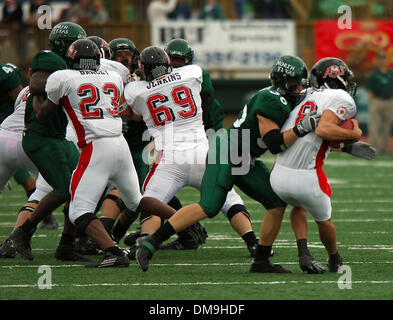 26. November 2005; Denton, TX, USA; NCAA FOOTBALL: Sunbelt Conference Champions Universität von Nordtexas vs. Arkansas State NCAA Fußball.  Trotz 180 rushing Yards von rauschenden Staatsführer fiel Patrick Cobbs North Texas, Arkansas State 24-31. Obligatorische Credit: Foto von David Bailey/ZUMA Press. (©) Copyright 2005 von David Bailey Stockfoto