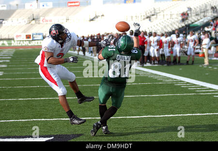 26. November 2005; Denton, TX, USA; NCAA FOOTBALL: Sunbelt Conference Champions Universität von Nordtexas vs. Arkansas State NCAA Fußball.  Trotz 180 rushing Yards von rauschenden Staatsführer fiel Patrick Cobbs North Texas, Arkansas State 24-31. Obligatorische Credit: Foto von David Bailey/ZUMA Press. (©) Copyright 2005 von David Bailey Stockfoto