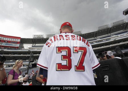 21. August 2009 - Washington, District Of Columbia, USA - Washington Nationals Nummer eins Draft-pick STEPHEN STRASBURG am Nationals Park interviewt. Strasburg war oben insgesamt pick im Draft Major League Baseball 2009 Erstsemester-Spieler. (Kredit-Bild: © Richard Clement/ZUMA Press) Stockfoto