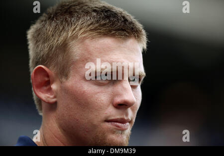 21. August 2009 - Washington, District Of Columbia, USA - Washington Nationals Nummer eins Draft-pick STEPHEN STRASBURG Uhren mit der Wimper Praxis vor dem Staatsangehörigen Spiel gegen die San Diego Padres im Nationals Park. Strasburg war oben insgesamt pick im Draft Major League Baseball 2009 Erstsemester-Spieler. (Kredit-Bild: © Richard Clement/ZUMA Press) Stockfoto