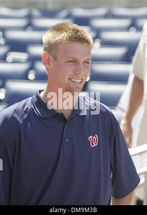 21. August 2009 ist Nationals Park - Washington, District Of Columbia, USA - Washington Nationals Nummer eins Draft-pick STEPHEN STRASBURG vorgestellt. Strasburg war oben insgesamt pick im Draft Major League Baseball 2009 Erstsemester-Spieler. (Kredit-Bild: © Richard Clement/ZUMA Press) Stockfoto