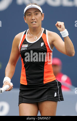 22. August 2009: Ai Sugiyama (JPN) feiert nach gewinnt einen Punkt beim Rogers Cup im Rexall Centre in Toronto, ON. Nuria Llagostera Vives/Maria Jose Martinez Sanchez schlagen Ai Sugiyama/Daniela Hantuchova 4-6, 4-6. (Kredit-Bild: © Southcreek Global/ZUMApress.com) Stockfoto