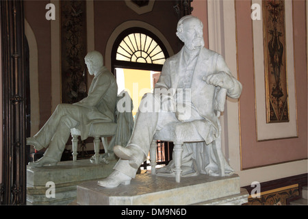 Tomás Terry y Adán Statue in der Lobby, das Teatro Tomás Terry, Parque José Martí, Cienfuegos, Kuba, Karibik, Mittelamerika Stockfoto