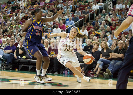 22. August 2009: Sue Bird (10) während die Seattle Storm 70-64 Sieg über Indiana Fever in der Key Arena in Seattle Washington. (Kredit-Bild: © Southcreek Global/ZUMApress.com) Stockfoto