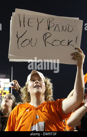 3. September 2009: der Bowling Green State University Band feiert den Sieg.  Troy University, der Sun Belt-Konferenz, an der Bowling Green State University, der Mid-American Conference, in das Eröffnungsspiel der Saison 2009 für beide Teams im Doyt Perry Stadium in Bowling Green, Ohio.  Bowling Green State University besiegt Troy University 31-14. (Kredit-Bild: © Southcreek Stockfoto