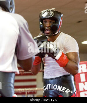 17. November 2009 - Upper Darby, Pennsylvania, USA - Philadelphia Bernard "The Executioner" Hopkins in einer Trainingseinheit. Hopkins wird E. Ornelas in Philadelphia 2. Dezember 2009 kämpfen.  (Kredit-Bild: © Jay Gorodetzer/ZUMA Press) Stockfoto