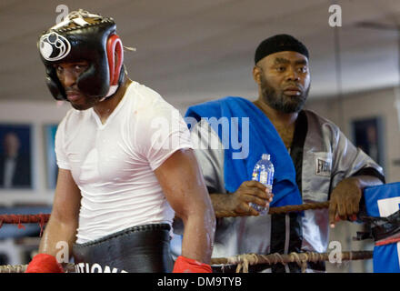 17. November 2009 - Upper Darby, Pennsylvania, USA - Philadelphia Bernard "The Executioner" Hopkins in einer Trainingseinheit. Hopkins wird E. Ornelas in Philadelphia 2. Dezember 2009 kämpfen.  (Kredit-Bild: © Jay Gorodetzer/ZUMA Press) Stockfoto