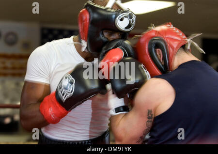 17. November 2009 - Upper Darby, Pennsylvania, USA - Philadelphia Bernard "The Executioner" Hopkins in einer Trainingseinheit. Hopkins wird E. Ornelas in Philadelphia 2. Dezember 2009 kämpfen.  (Kredit-Bild: © Jay Gorodetzer/ZUMA Press) Stockfoto