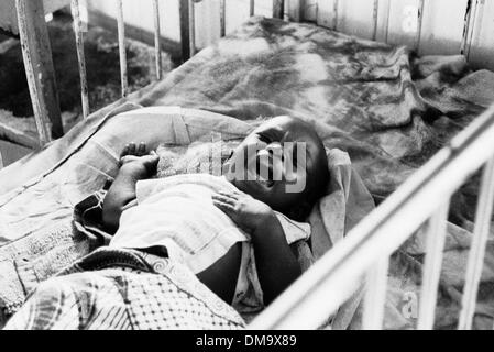 1. März 1993 - Bo, Sierra Leone - Baby weint in Bo Krankenhaus Sierra Leone. (Bild Kredit: Theodore Liasi/ZUMAPRESS.com ©) Stockfoto