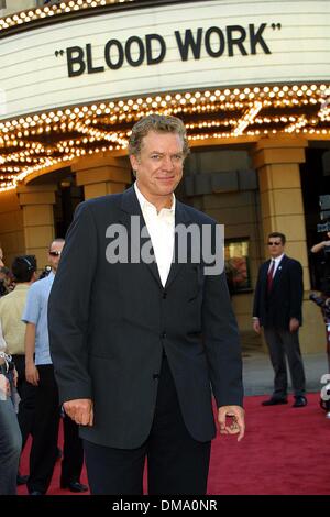 6. August 2002 - Los Angeles, Kalifornien, USA - CHRISTOPHER MCDONALD... BLUTUNTERSUCHUNGEN - WELTPREMIERE. BEI WARNER BROS STEVEN J, ROSS THEATER, BURBANK, KALIFORNIEN. 6. AUGUST 2002. NINA PROMMER / 2002 K25764NP (Kredit-Bild: © Globe Photos/ZUMAPRESS.com) Stockfoto