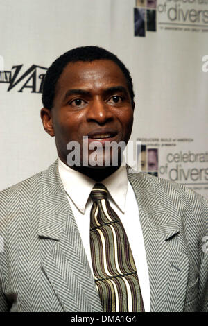 28. Oktober 2002 - Beverly Hills, CALIFORNIA, USA - CARL LUMBLY... FEST DER VIELFALT. IM BESITZ DER PRODUCERS GUILD OF AMERICA. REGENT BEVERLY WILSHIRE HOTEL, BEVERLY HILLS, KALIFORNIEN. 28. OKTOBER 2002. NINA PROMMER / 2002.26947NP (Kredit-Bild: © Globe Photos/ZUMAPRESS.com) Stockfoto