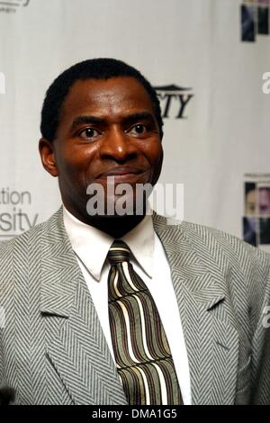 28. Oktober 2002 - Beverly Hills, CALIFORNIA, USA - CARL LUMBLY... FEST DER VIELFALT. IM BESITZ DER PRODUCERS GUILD OF AMERICA. REGENT BEVERLY WILSHIRE HOTEL, BEVERLY HILLS, KALIFORNIEN. 28. OKTOBER 2002. NINA PROMMER / 2002.26947NP (Kredit-Bild: © Globe Photos/ZUMAPRESS.com) Stockfoto