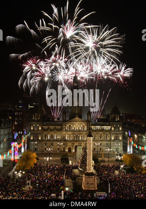 Feuerwerk über der Palast und Wintergärten im schottischen Glasgow Green Stockfoto