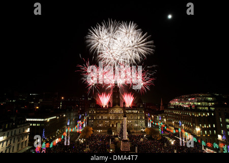 Feuerwerk über der Palast und Wintergärten im schottischen Glasgow Green Stockfoto