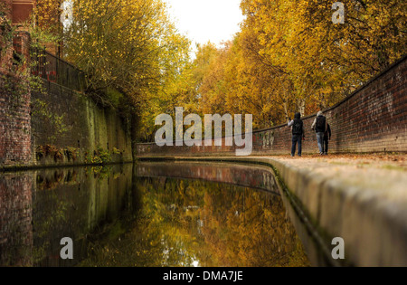 Herbst von einer Gracht in Birmingham, England Stockfoto