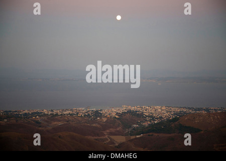 Sonnenuntergang auf Chios Stadt und Blick auf die türkische Küste, Insel Chios, Nord-Ost-Ägäis, Griechenland, Europa Stockfoto