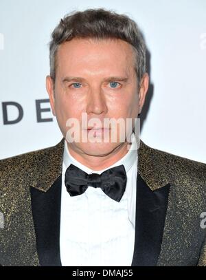 Los Angeles, CA, USA. 12. Dezember 2013. Eugene Sadovoy im Ankunftsbereich für AmfAR Inspiration Gala, Milch Studio, Los Angeles, CA 12. Dezember 2013. Foto von: Dee Cercone/Everett Collection/Alamy Live-Nachrichten Stockfoto