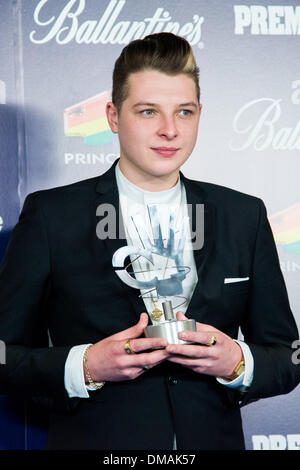 Madrid, Spanien. 12. Dezember 2013. John Newman stellt während der Fototermin in 40 Principales Awards 2013" in Madrid, Spanien, Donnerstag, den 12. Dezember, 2013.Photo: Oscar Gonzalez/NurPhoto Credit: Oscar Gonzalez/NurPhoto/ZUMAPRESS.com/Alamy Live News Stockfoto