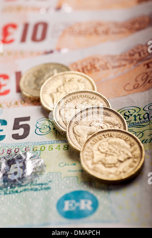 Nahaufnahme englischer britischer Bargeld-Banknoten £5 £10 Pfund Pfund Münzen und Banknoten England Vereinigtes Königreich GB Großbritannien Großbritannien Großbritannien Großbritannien Großbritannien Großbritannien Großbritannien Großbritannien Großbritannien Großbritannien Großbritannien Großbritannien Großbritannien Stockfoto