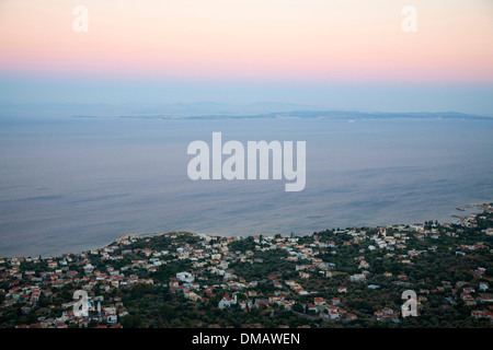 Sonnenuntergang auf Chios Stadt und Blick auf die türkische Küste, Insel Chios, Nord-Ost-Ägäis, Griechenland, Europa Stockfoto