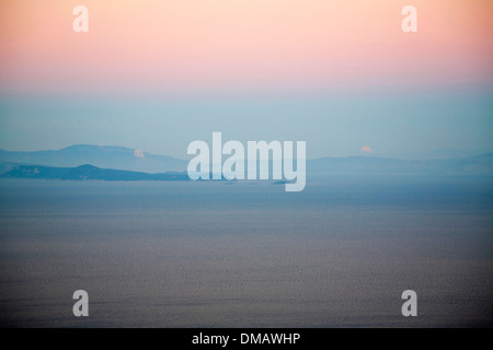 Sonnenuntergang auf Chios und Blick auf die türkische Küste, Insel Chios, Nord-Ost-Ägäis, Griechenland, Europa Stockfoto