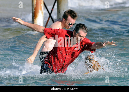 Pierce Brosnan, Aaron Paul, Rosamund Pike und Imogen Poots am Set von dem Film "A long Way down". Im Oktober auf Mallorca gedreht Stockfoto