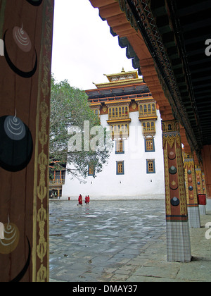 Der Arkadenhof der Punakha Dzong, Bhutan Stockfoto