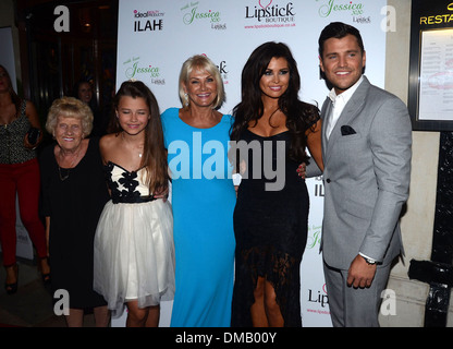 Kindermädchen Pat Natalya Wright Carol Wright Jessica Wright und Mark Wright starten fest der neuen Modelinie "Lippenstift Stockfoto