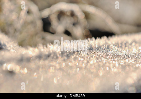 Closeup auf Frost gebildet wusste ein Stück Metall Stockfoto