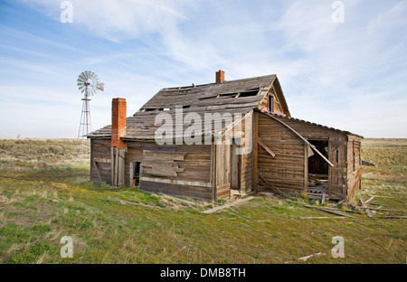 Einem verlassenen Depression-Ära-Hof im Flachland Beifuß in der Nähe der Stadt von Kent, in Nord-Zentral-oregon Stockfoto