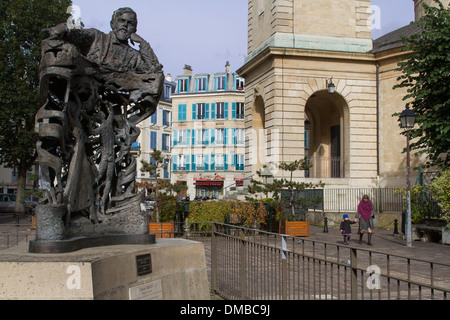 STATUE VON CLAUDE DEBUSSY (1862-1918), FRANZÖSISCHER KOMPONIST, ARBEITEN VOM BILDHAUER MICO KAUFMAN, PLACE DE L'ABBE DE PORCARO SQUARE, SAINT-GERMAIN-EN-LAYE, YVELINES (78), FRANKREICH Stockfoto