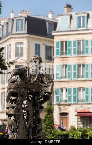 STATUE VON CLAUDE DEBUSSY (1862-1918), FRANZÖSISCHER KOMPONIST, ARBEITEN VOM BILDHAUER MICO KAUFMAN, PLACE DE L'ABBE DE PORCARO SQUARE, SAINT-GERMAIN-EN-LAYE, YVELINES (78), FRANKREICH Stockfoto