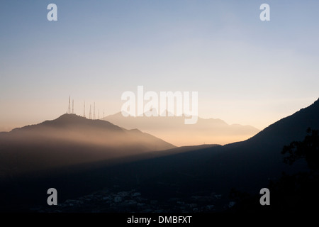 Einen Blick am frühen Morgen des Cerro De La Silla von Chipinque in Monterrey, Mexiko. Stockfoto