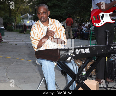 Er Allan Gumbs führt Dr. Ronald McNair Park mit seiner Band New York City, USA - 22.08.12 Stockfoto