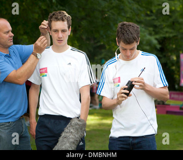 Alistair Brownlee und Jonathan Brownlee Leeds Parkrun für "Join In lokalen Sport" Woodhouse Moor Leeds England - 18.08.12 Stockfoto