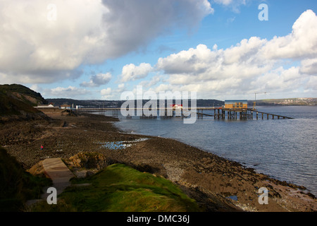 Ansicht von Mumbles Pier und die Errichtung des neuen Rettungsboot Hauses entnommen Leuchtturm Insel in Mumbles in der Nähe von Swansea Stockfoto