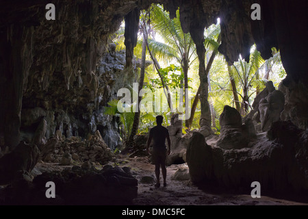 Atiu Island. Cook Island. Polynesien. Süd-Pazifik. In den beeindruckenden Kopeka Vögel Höhlen in Atiu.  Höhlentouren sind avai Stockfoto