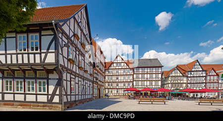 Rathaus und Fachwerkhäusern auf dem Marktplatz in Eschwege, Werra-Meißner-Kreis, Hessen, Deutschland Stockfoto