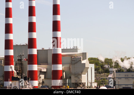 Tufts Cove Generating Station gesehen aus Halifax, N.S. Stockfoto