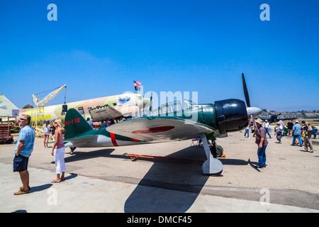 Mitsubishi A6M Zero auf den Flügeln über Camarillo Airshow in Camarillo / Kalifornien im August 2011 Stockfoto