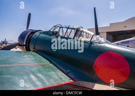 Mitsubishi A6M Zero auf den Flügeln über Camarillo Airshow in Camarillo / Kalifornien im August 2011 Stockfoto