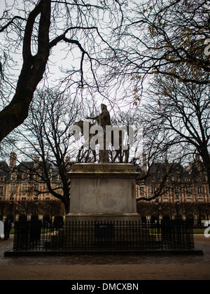 Reiterstandbild des Place des Vosges Stockfoto