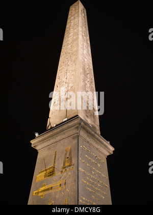 Obelisk von La Concorde Quadratmeter in der Nacht Stockfoto